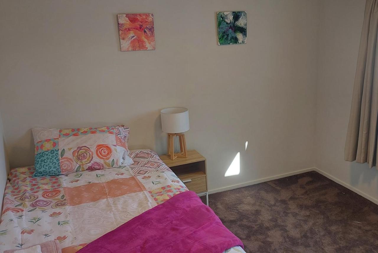 Cozy, New, Private 3 Bedroom Home 汉密尔顿 外观 照片